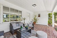 Building Photo - Great 3/2 in Incredible Downtown Location