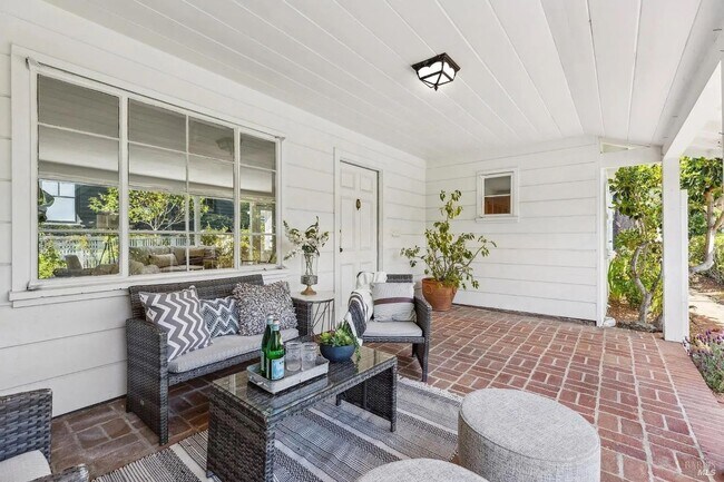 Primary Photo - Great 3/2 in Incredible Downtown Location