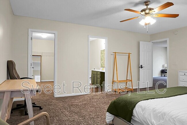 Building Photo - 124 Larkspur Dr