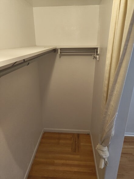 Walkin Closet - 7114 Newland St