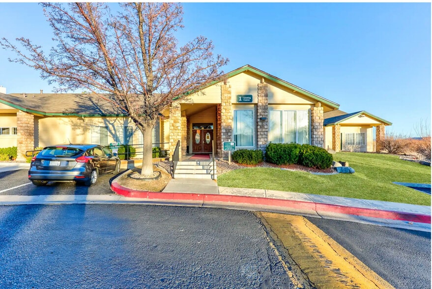 Building Photo - Club Ambassador