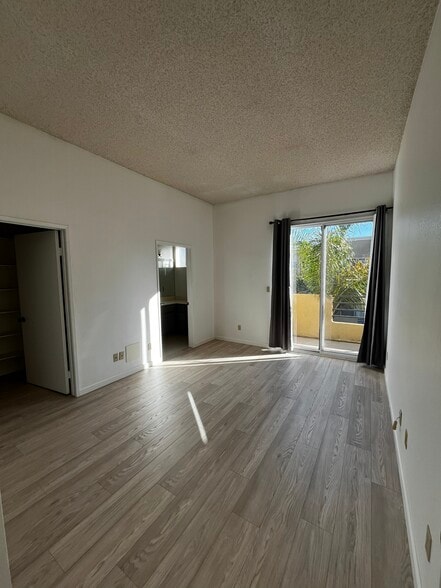 Master Bdrm w/ Balcony - 6140 Monterey Rd