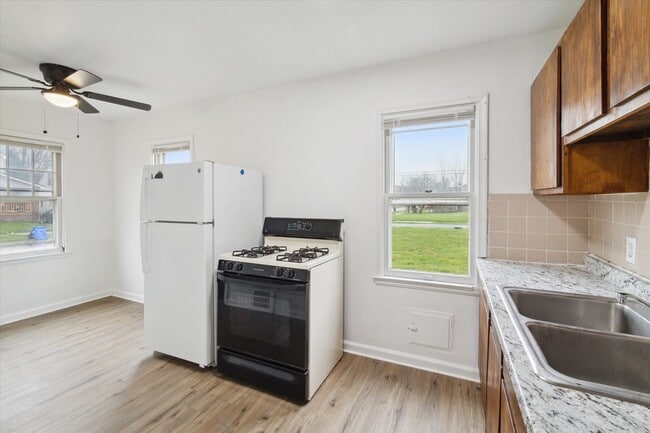Building Photo - West Side - 3 Bedroom Bungalow