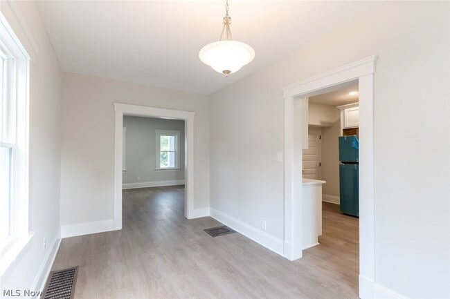 Building Photo - 1464 E 123rd St