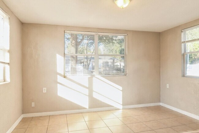 Building Photo - 3 Bedroom, 1 Bathroom Home for Rent in Tampa!