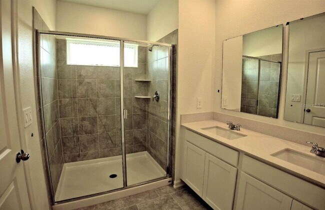 Building Photo - 2534 Skyline Lp