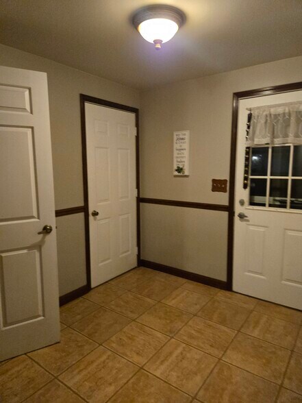 Building Photo - 6874 Joanne Cir N