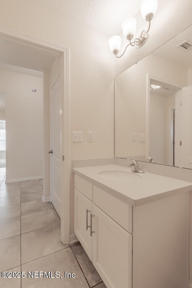 Building Photo - 12613 Itani Ct