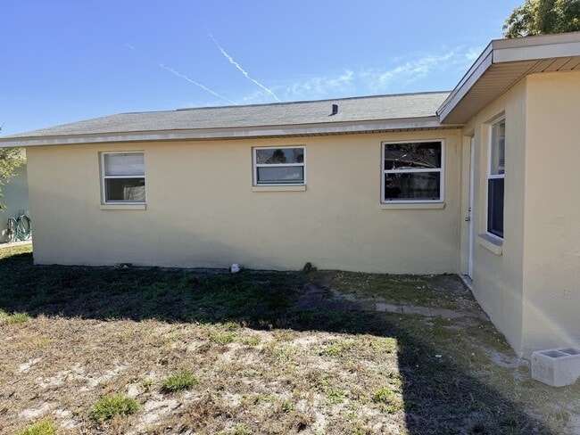 Building Photo - 7303 Deerfield Dr