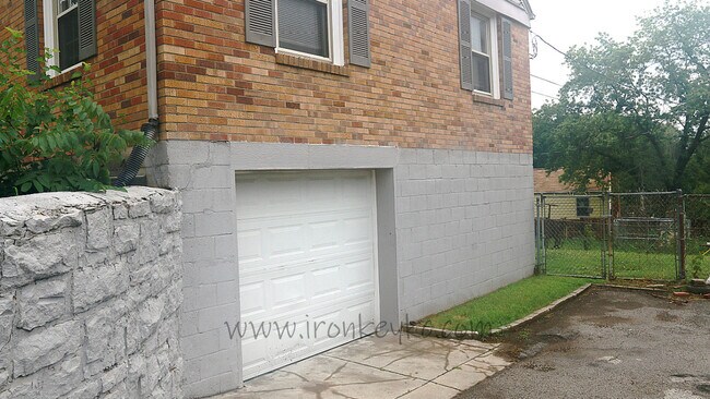 Building Photo - 3141 E Barker Cir
