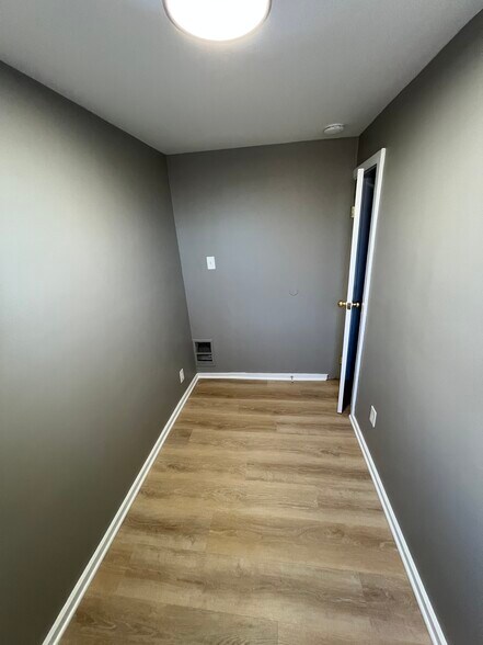 Building Photo - 930 Pennell St