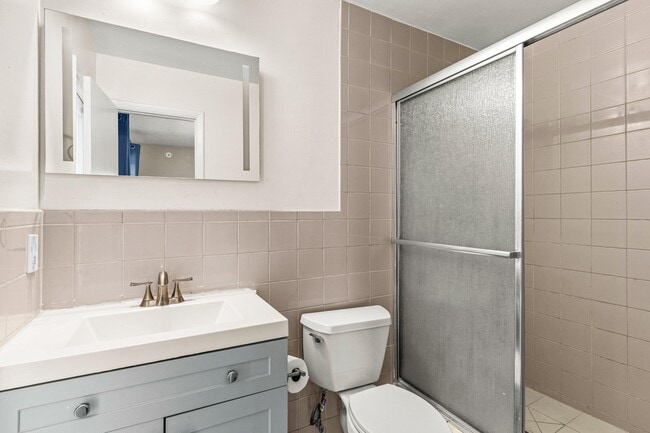 Building Photo - 1121 N 66 Terrace