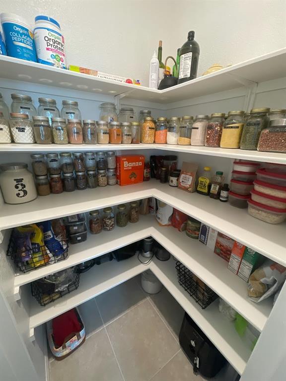 Building Photo - 11500 Maple Leaf Way