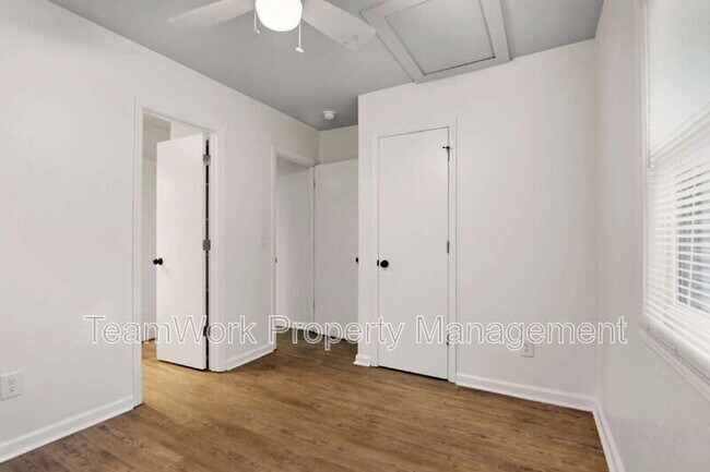 Building Photo - 3027 Terry Dr