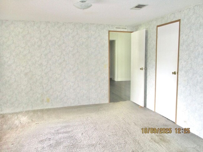 Building Photo - 1904 Woodcrest Dr
