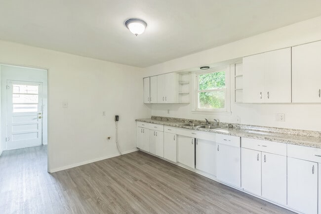 Building Photo - 650 N 80th St