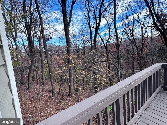 Building Photo - 132 Pinecrest Ln