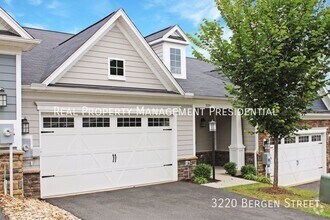 Building Photo - 3-bedroom villa with 1st floor primary