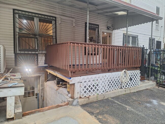 Building Photo - 816 Elton Ave