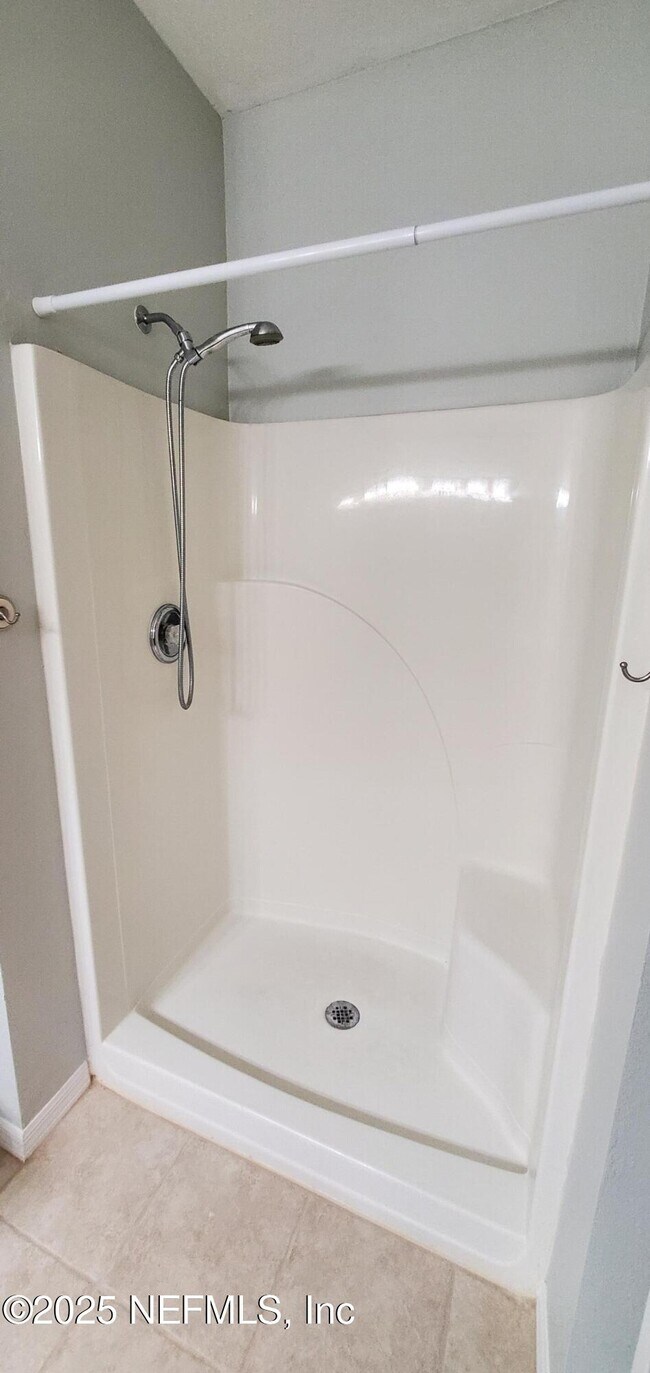 Building Photo - 7800 Point Meadows Dr