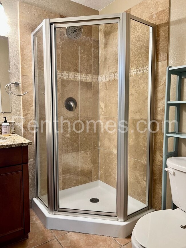 Building Photo - Escondido, 1463-E N Broadway, Wood Floors,...