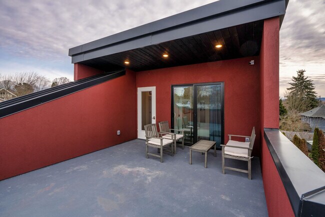 Building Photo - 2514 SE 21st Ave
