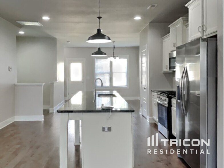 Building Photo - 777 Fireball Ct