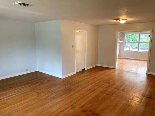 Building Photo - 3111 Broadmead Dr