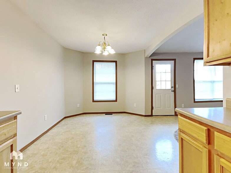 Building Photo - 429 N Century Ave