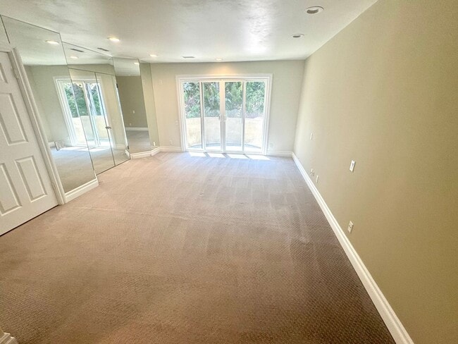 Building Photo - Resort Living in Mission Viejo! Beautiful,...