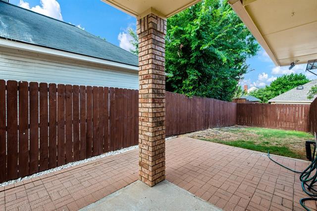 Building Photo - 2221 Meadowstone Dr