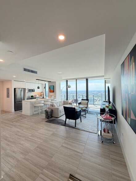 Building Photo - 501 N Miami Ave