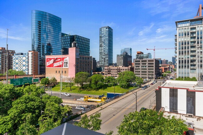 Building Photo - 660 W Fulton St