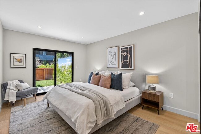 Building Photo - 2931 S Bronson Ave