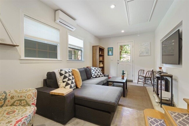 Building Photo - 5711 Chesterfield Ave