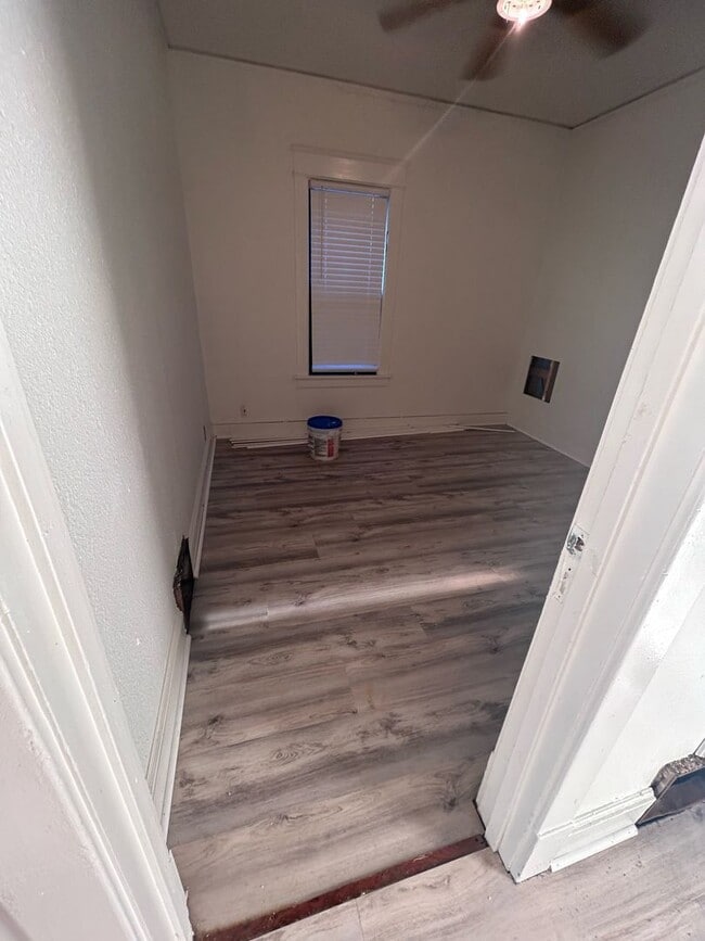 Building Photo - Remodeled 5 Bedroom 1 Bath Single Family Home