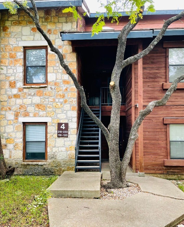 Building Photo - 4711 Spicewood Springs Rd