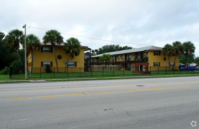 Primary Photo - Towncenter Terrace Apartments