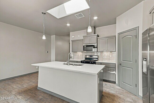 Building Photo - 12760 Dorchester Ave