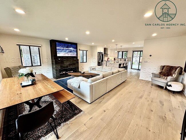 Building Photo - Newly Remodeled Four Bedroom Mission Field...