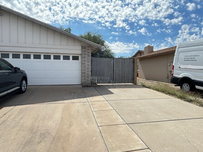 Primary Photo - Stunning 3 Bedroom 2 Bath