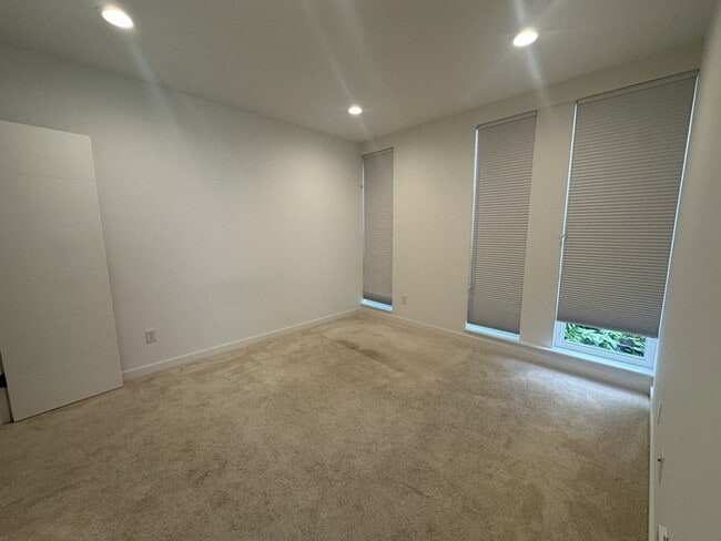Building Photo - 1550 NW 64th St