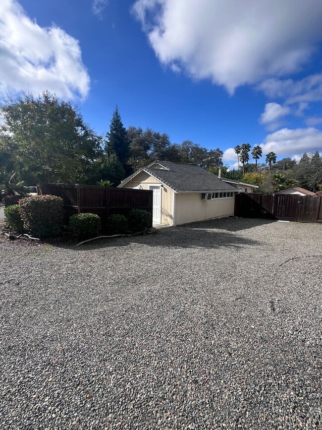 Building Photo - CUTE ONE BEDROOM ONE BATH HOME IN GRANITE BAY!!