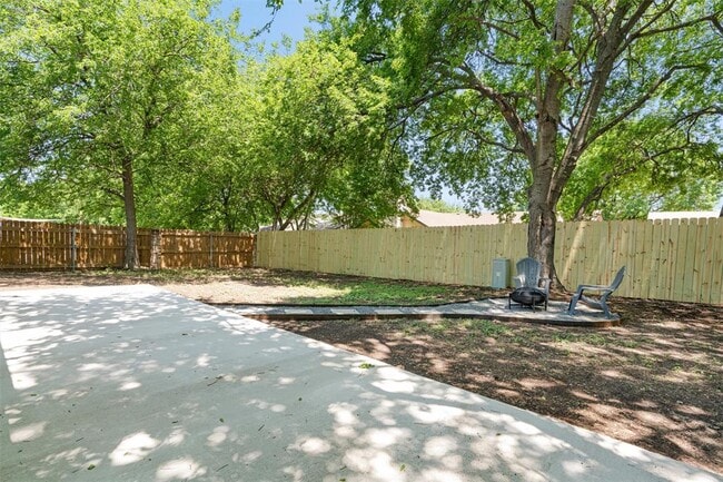 Building Photo - 10107 Rutland Village E