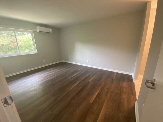 Building Photo - 2410 Oneida St