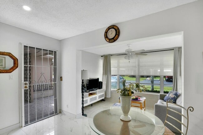 Building Photo - 1317 High Point Way SE