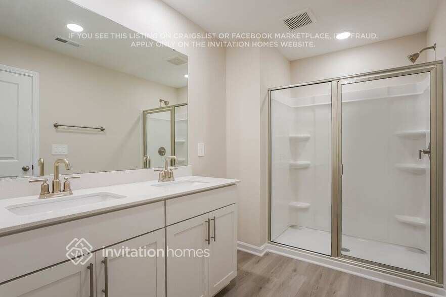 Building Photo - 925 Greenville Wy