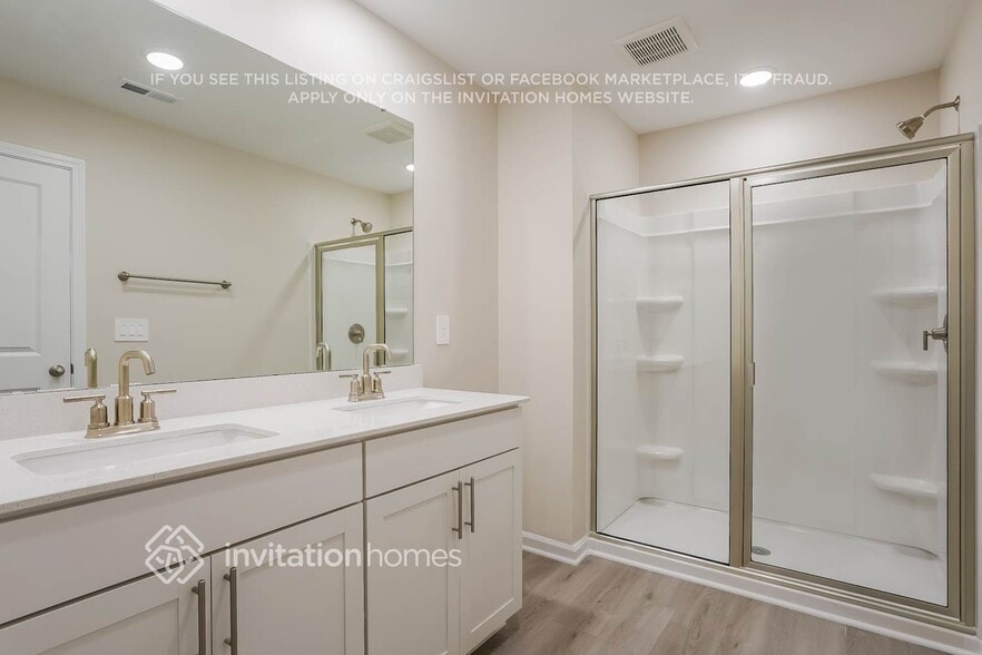 Building Photo - 927 Greenville Wy