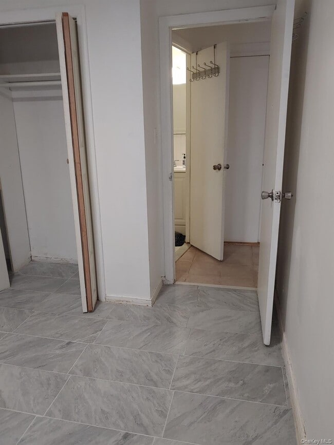 Building Photo - 88-29 Pontiac St