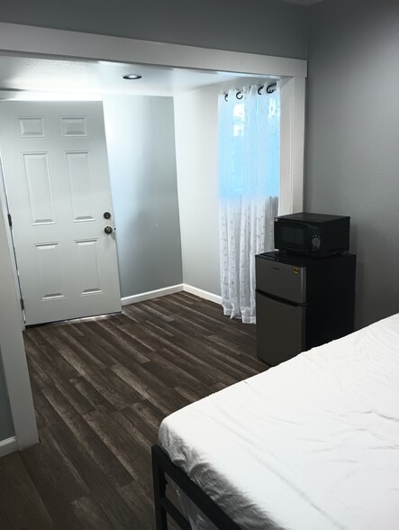 Building Photo - 25519 Belle Porte Ave